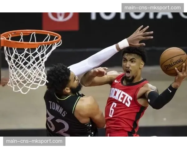 评论：VAR介入审查“转换瞬间”的犯规，是否拖慢了比赛流畅度？